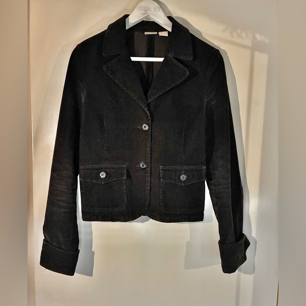 Rubbish black cropped blazer.